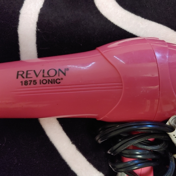 2 Revlon hairdryers - Picture 2 of 3